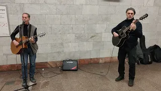 Изюмрека - Бесаме мучо - Владимир Глоба - и его друг исполнили в #metro Москвы свою #авторскую_песню