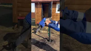 как закрутить винтовые сваи под веранду / How to twist screw piles under the veranda