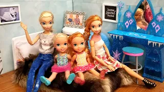 House Redecorating ! Elsa and Anna toddlers - family pictures - new furniture - photos