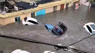 The streets of China turned into rivers! Hundreds of cars damaged in Jinan