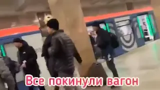 В Москве полиция задержала пранкера, изображавшего в метро приступ коронавируса.