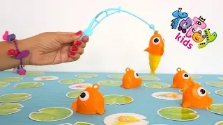 Totoykids juega a Pescando peces de colores!!! Niños contra Niñas!!! Quién ganará???