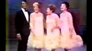 Andrews Sisters with Joyce DeYoung on The Dean Martin Show 11/30/67