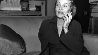 smoking Marlene Dietrich