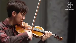 Bach - Violin Concerto in D Minor for Two Violins (TwoSet, Singapore Symphony Orchestra)