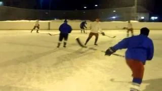 В хоккей играют настоящие мужчины.