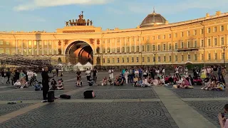 Муслим Магомаев - "Луч солнца золотого (серенада трубадура)", уличный музыкант на Дворцовой площади