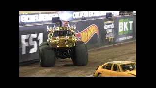 Son-uva Digger vs Max-D Monster Jam World Finals 17 Racing