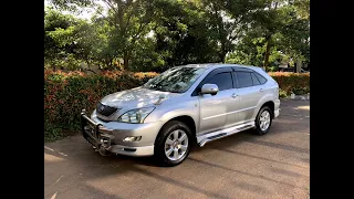 Spraying and Ceramic Coating a Silver Toyota Harrier.