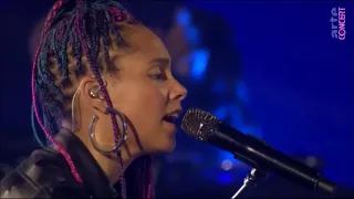 Alicia Keys - Try Sleeping With A Broken Heart Live