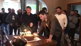 Акын Акынозю - поздравление с Днем рождения на площадке сериала Ловушка 🎂🎂🎂