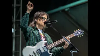 Weezer covers Nirvana's "Lithium" at Boston Calling Festival