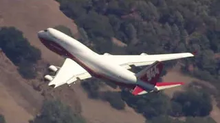 Boeing 747 Global SuperTanker at the LNU Lightning Complex fires