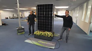 Balkonkraftwerk: Solar Blumenkübel Matilda erobert Straße und Vorgärten. Strom sparen greenakku.de