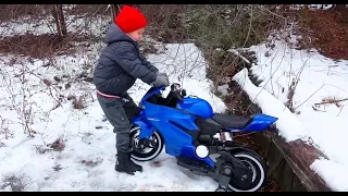 Kids Pretend Play and Ride on Tractor to tow the Stuck Bike / Video for Children