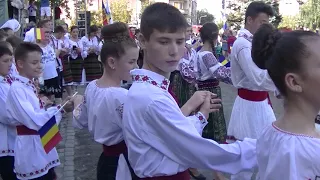02-Festivalul Folcloric "Prahova Iubeste Basarabia"-Parada Portului Popular si Hora Unirii