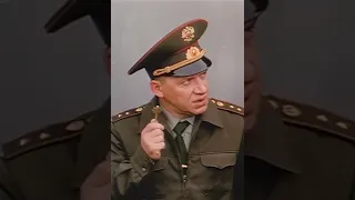 "Секретный объект.. где Бомба тут же наступил на собачью какашку!" ДМБ