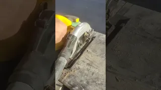 Работа строительного пылесоса Karcher WD 3 с подключенной дисковой пилой (циркуляркой)