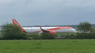 Blustery morning plane spotting at London Gatwick Airport (LGW) RW08R ops