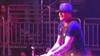 Kid Rock - Louisville,KY - 5/20/22 - Bad Reputation ( Kid gives girl Saxophone)