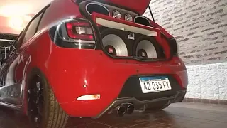 Renault Sandero RS con Suspención neumática & audio car (AutoStore)