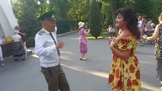 Калины куст!!!💃🌹Танцы в парке Горького!!!🌴🌹Харьков 2021 1