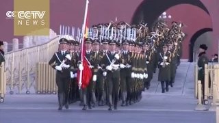 New year, new start: Thousands watch flag raising at Tiananmen Square