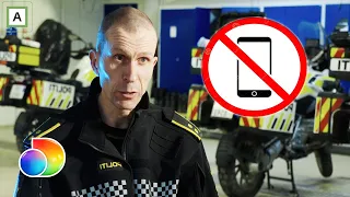 Politiet gir ut bøter for ulovlig mobilbruk bak rattet | Politiet Tango 38 | discovery+ Norge