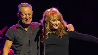 Bruce Springsteen & Patti Scialfa - "Fire" - Los Angeles - The Forum - April 7, 2024