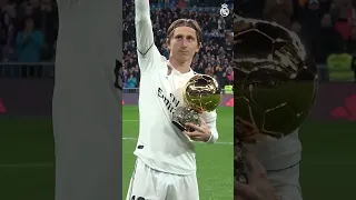 #OTD Modrić presenting his Ballon D'Or to the Bernabéu #RealMadridShorts