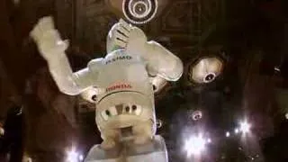 Honda's Asimo conducts Detroit Symphony Orchestra