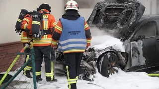 BMW brennt in Ketsch völlig aus