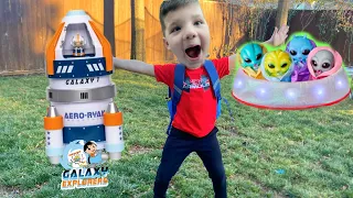 BACKYARD SCAVENGER HUNT! CALEB and MOM Look For BABY ALIENS and RYANS WORLD SURPRISE TOYS!