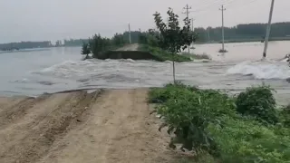 River burst today, China villages under water anytime! Daqing river overflow in Hebei