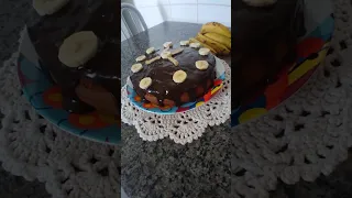 Receitinha na descrição  , bolinho de  banana com calda de chocolate 🍫