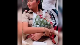 karishma singh received flowers💐 from a fan❤ Madam sir offscreen masti | Yukti Kapoor