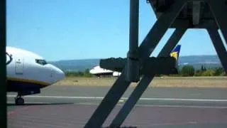 Ryanair 737-800 Landing Carcassonne Airport  29-08-10