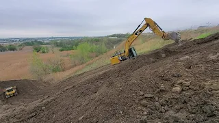 Cat 329 cutting 2:1 slope