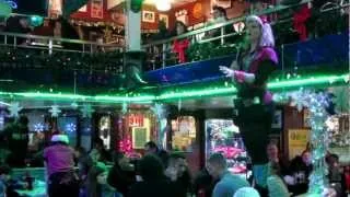 Notorious Bettie Sings "I Dreamed a Dream" at Ellen's Stardust Diner