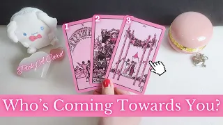 🩷 Who's Coming Towards You In Love? 🩷| Pick A Card Love Tarot Reading