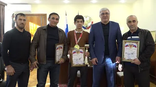 Глава Буйнакска встретился с обладателем Кубка Мира по Хапкидо Анасом Ирисбиевым