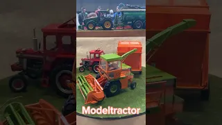 MODELTRACTOR ON SPINNING DISPLAY - Dronningborg D5500 & Massey Ferguson 1150