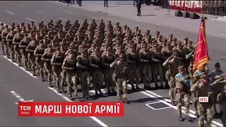 Жінки-військові, винищувачі та глядачі на стовпах: як у Києві минув парад до Дня Незалежності