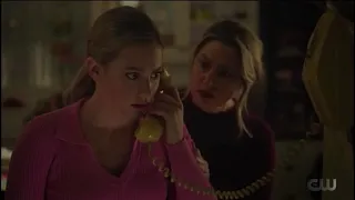 Riverdale 5x08 Betty and Alice had phone call form Polly she in danger. They drive and found blood.