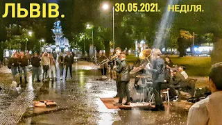 Львів, вуличні музиканти на проспекті Свободи.