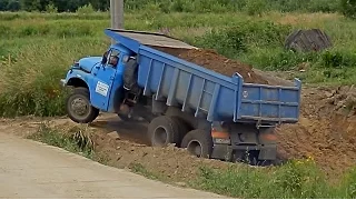 Tatra 148 S1 - výjezd od bagru