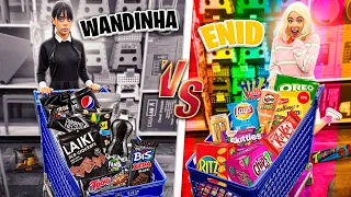 SÓ COMIDAS COLORIDAS VS PRETAS E BRANCAS COM A WANDINHA E ENID NO SUPERMERCADO!!