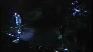 Blink 182 - 08 - Adam's Song (Bakersfield 2002)