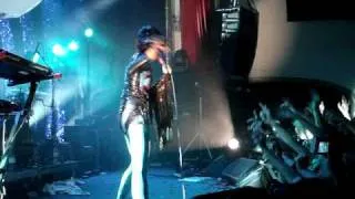 Yeah Yeah Yeahs - Pin / Heads will roll - live Stockholm 2009