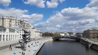 Москва. ГЭС-2. Болотная набережная. Малый Каменный мост. Якиманская набережная. Май 2022 года.